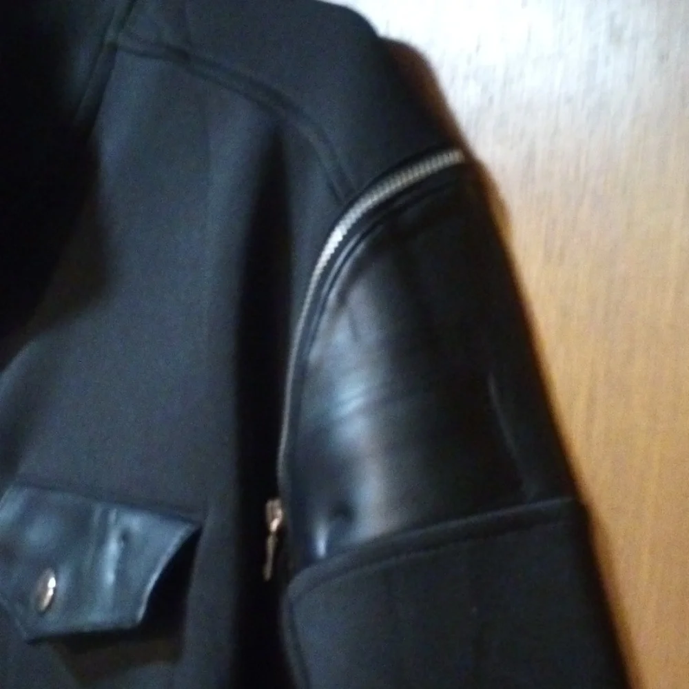 Women's Jacket - Picture 11 of 16